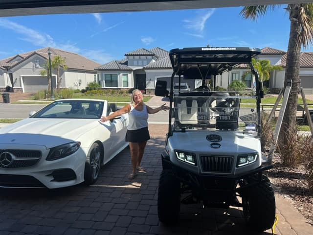Family and friends enjoying a Hodo's golf cart rental in Lakewood Ranch